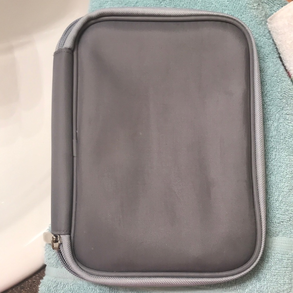 Makeup brush bag